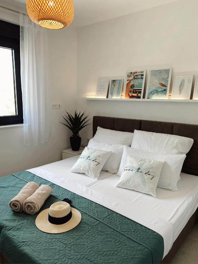Apartment Agnes With 63 M2 Rooftop Terrace, Grill And Pool Okrug Gornji Dış mekan fotoğraf