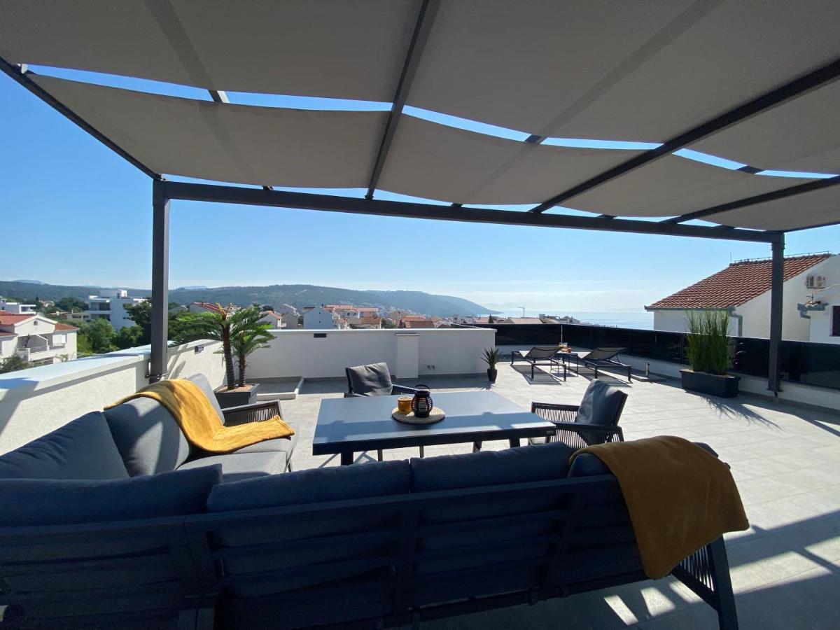 Apartment Agnes With 63 M2 Rooftop Terrace, Grill And Pool Okrug Gornji Dış mekan fotoğraf