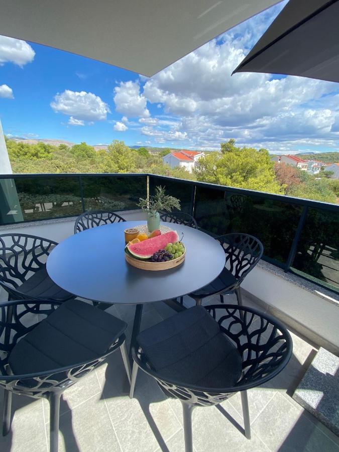 Apartment Agnes With 63 M2 Rooftop Terrace, Grill And Pool Okrug Gornji Dış mekan fotoğraf