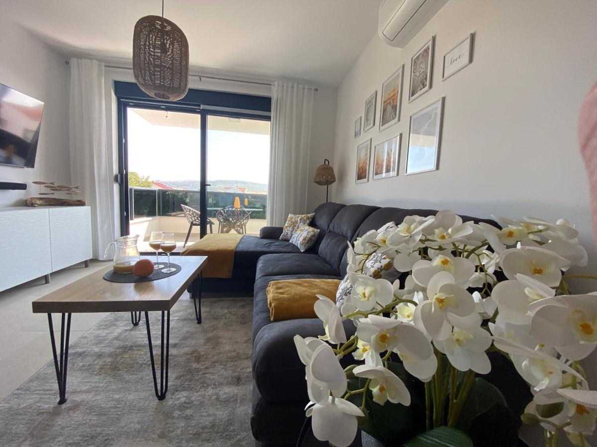 Apartment Agnes With 63 M2 Rooftop Terrace, Grill And Pool Okrug Gornji Dış mekan fotoğraf