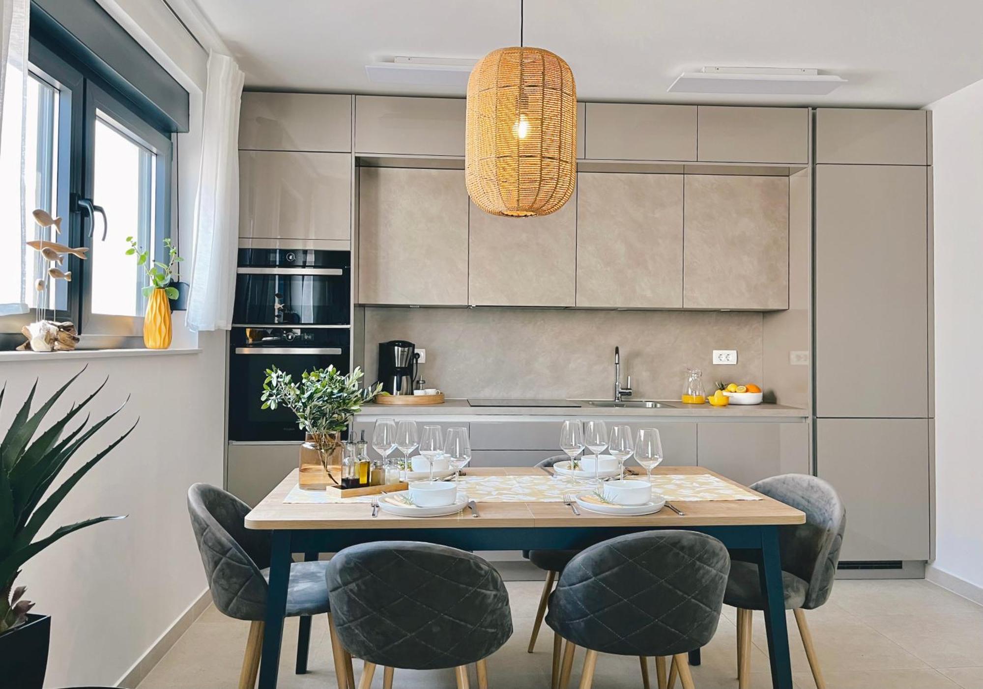 Apartment Agnes With 63 M2 Rooftop Terrace, Grill And Pool Okrug Gornji Dış mekan fotoğraf
