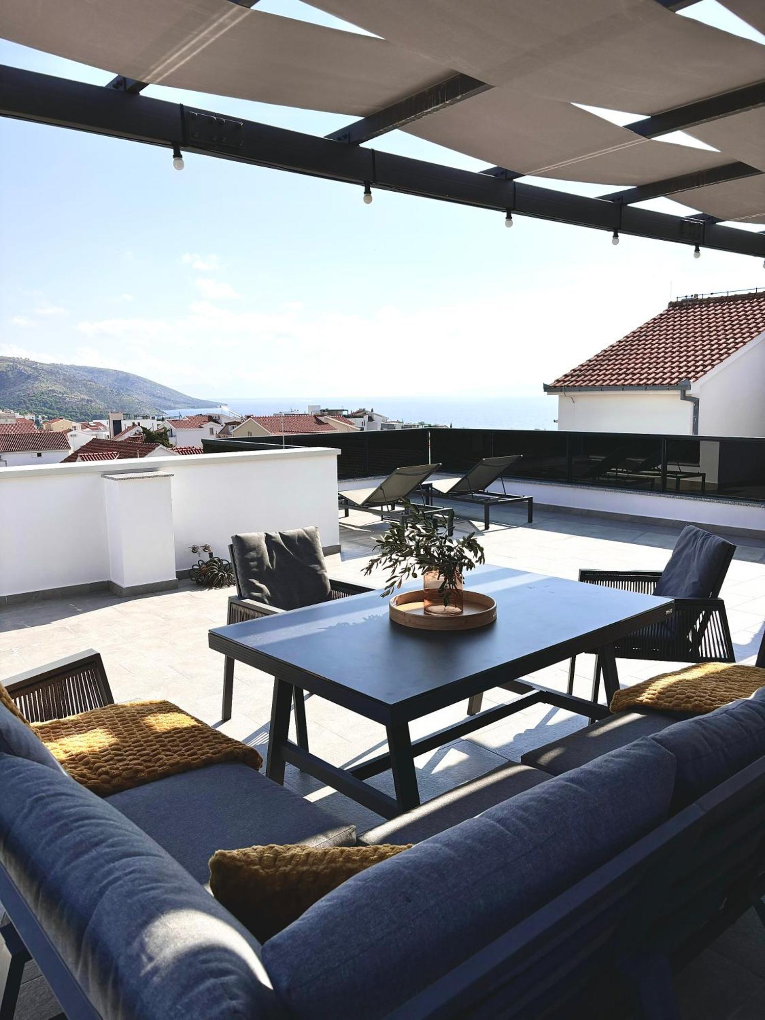 Apartment Agnes With 63 M2 Rooftop Terrace, Grill And Pool Okrug Gornji Dış mekan fotoğraf