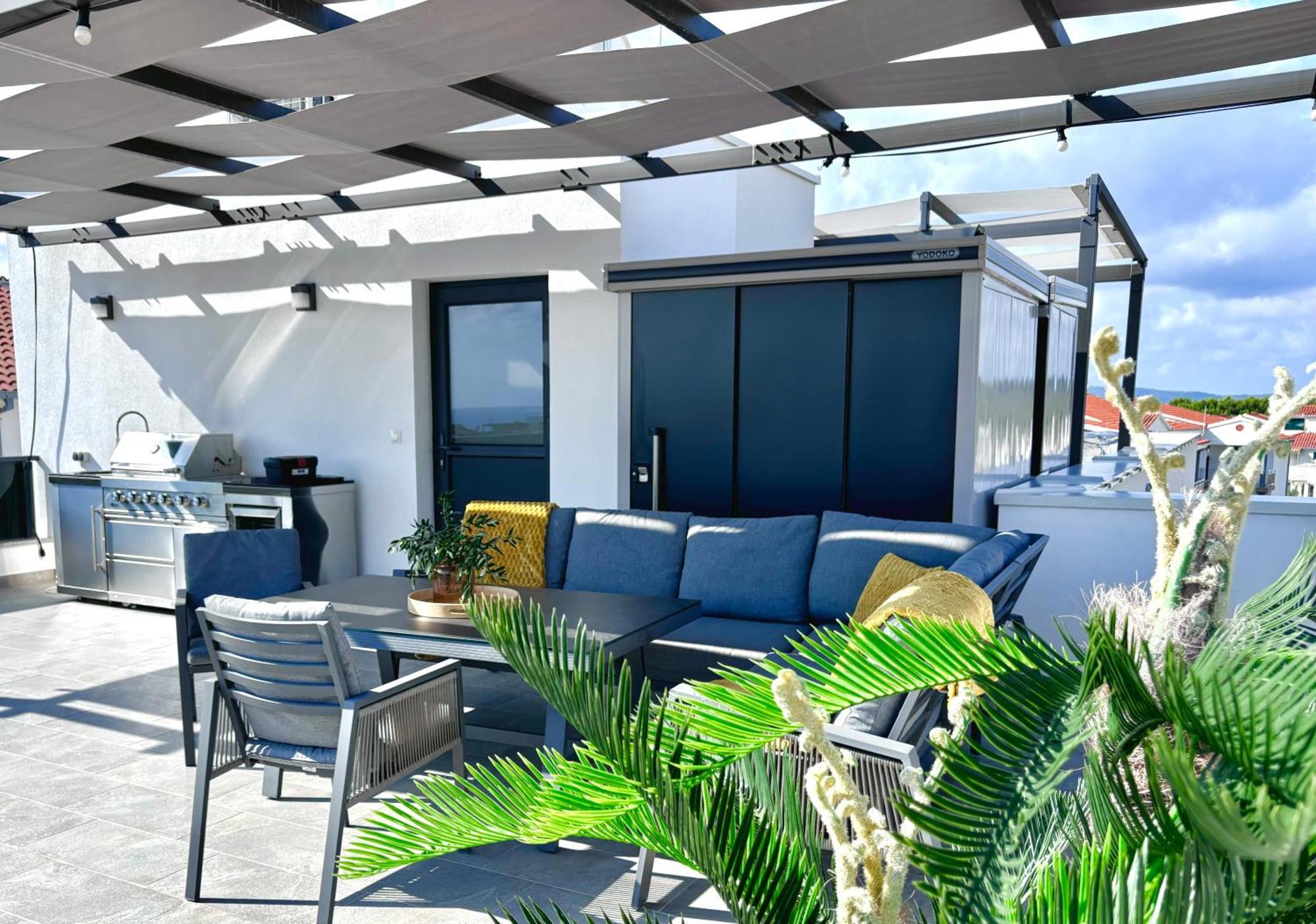 Apartment Agnes With 63 M2 Rooftop Terrace, Grill And Pool Okrug Gornji Dış mekan fotoğraf