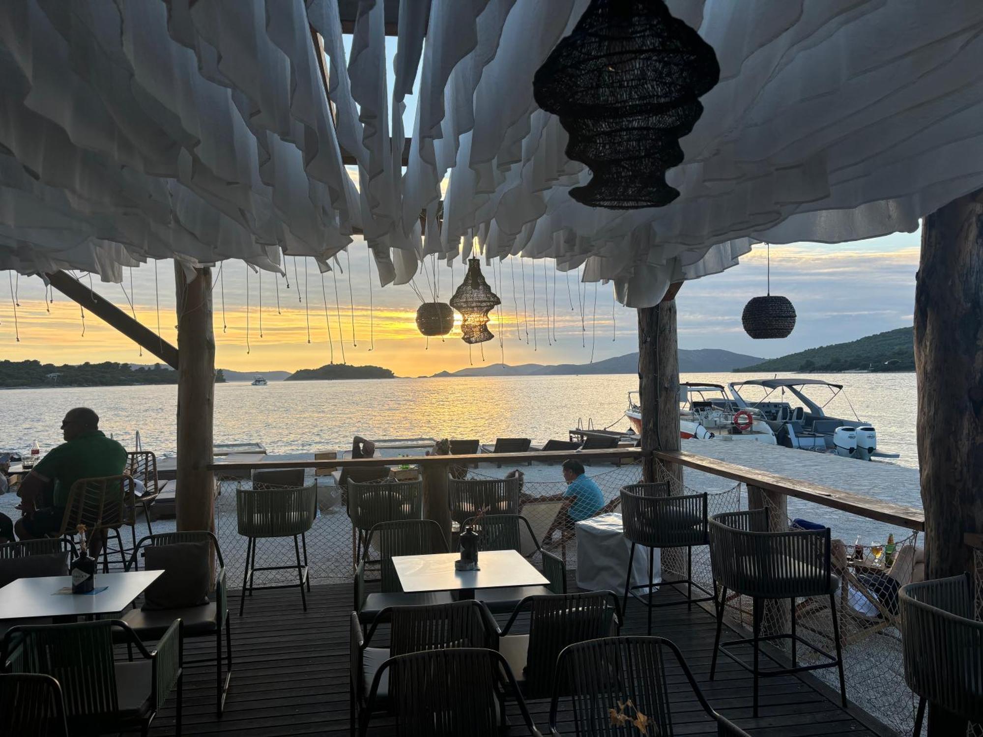 Apartment Agnes With 63 M2 Rooftop Terrace, Grill And Pool Okrug Gornji Dış mekan fotoğraf