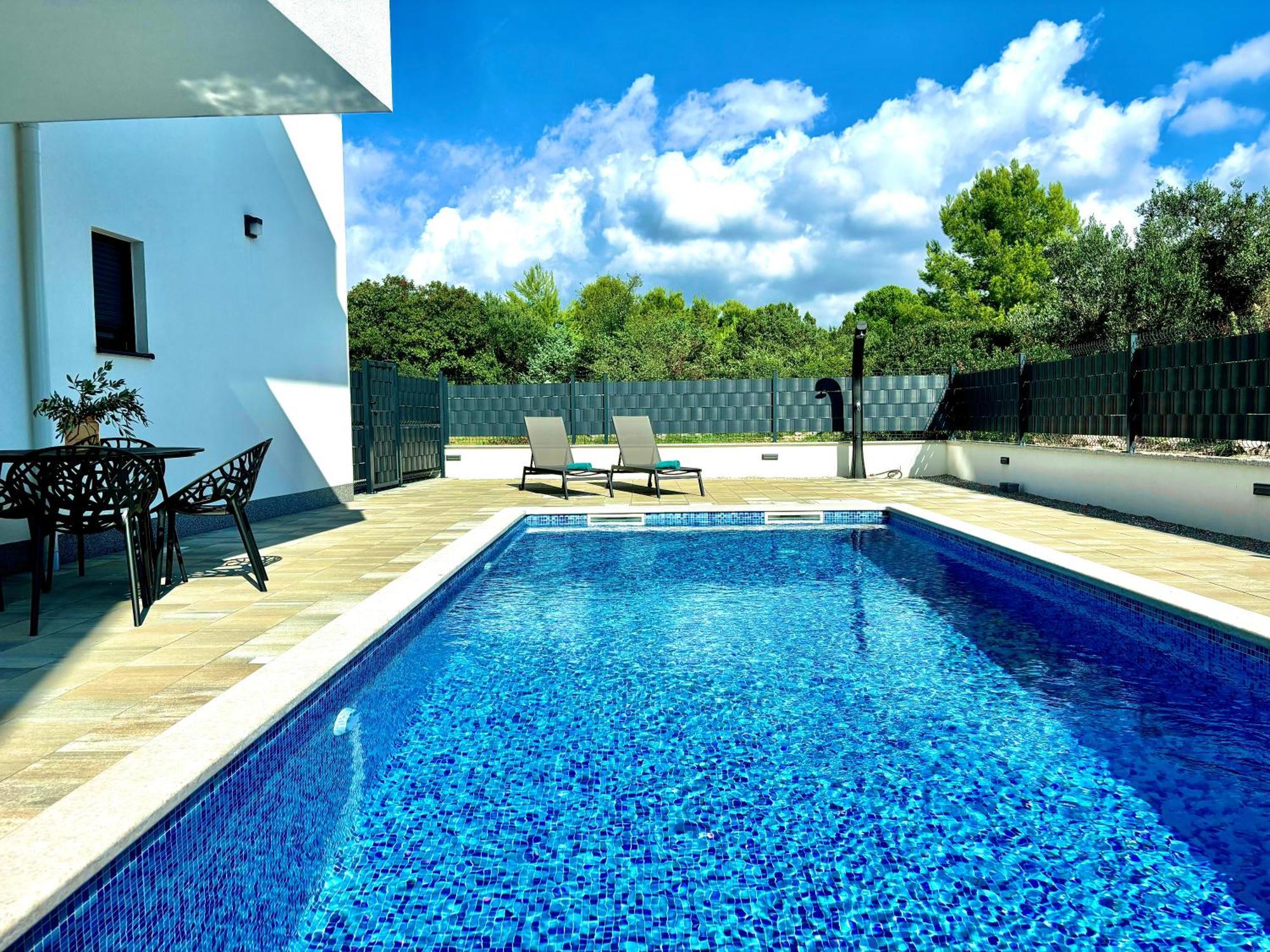 Apartment Agnes With 63 M2 Rooftop Terrace, Grill And Pool Okrug Gornji Dış mekan fotoğraf